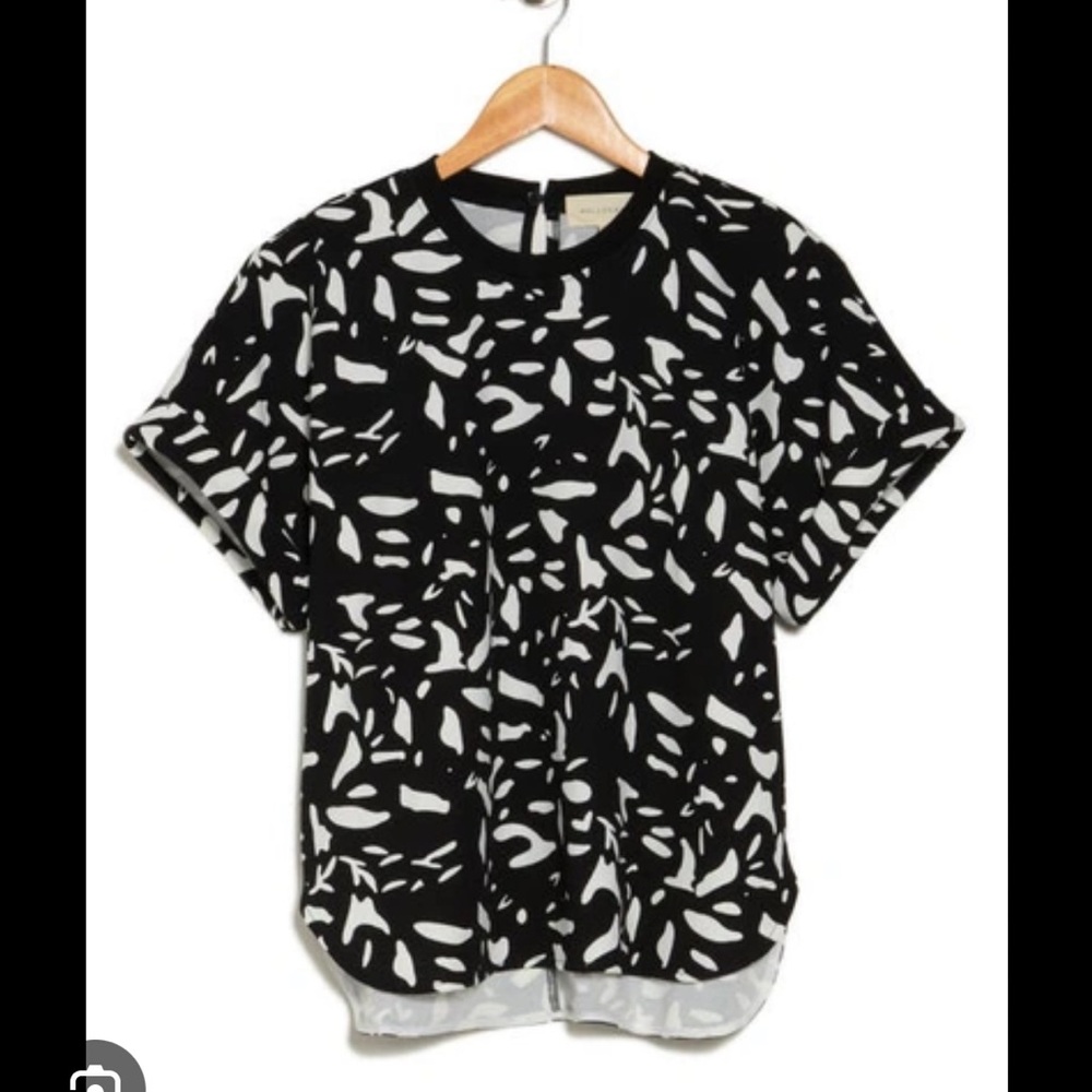 Black and White Patterned Women's Top (Size M)